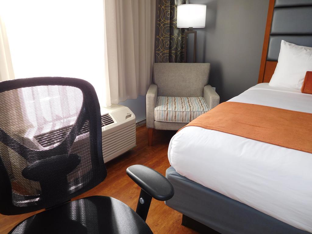 Wyndham Garden Greensboro Dış mekan fotoğraf