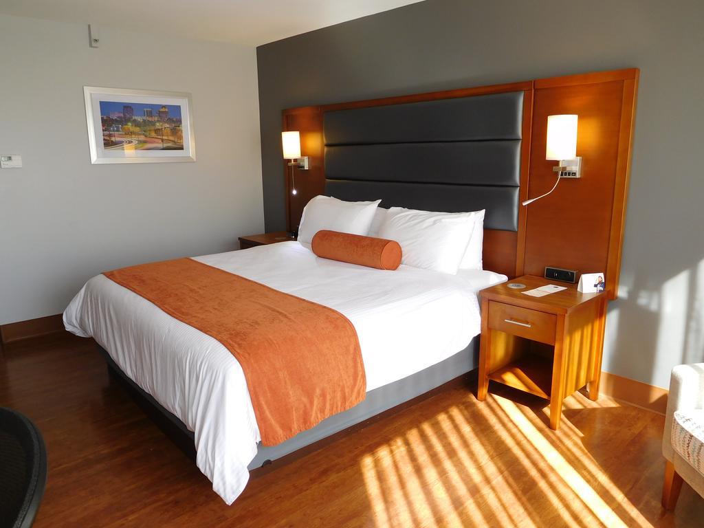 Wyndham Garden Greensboro Dış mekan fotoğraf