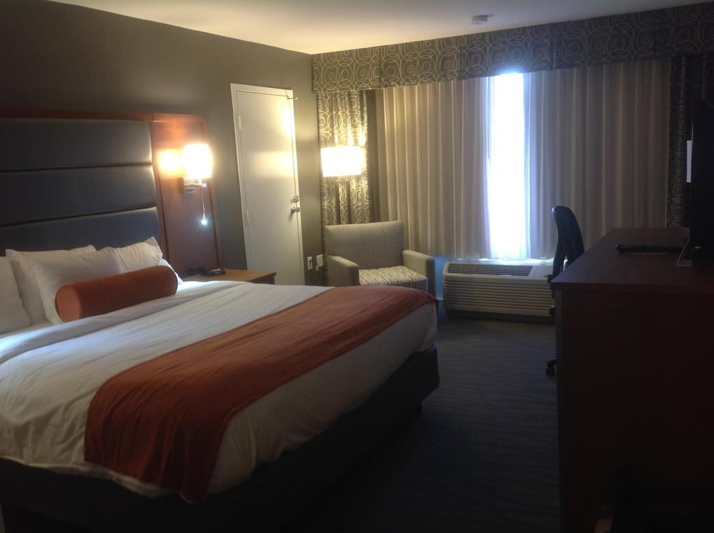 Wyndham Garden Greensboro Dış mekan fotoğraf
