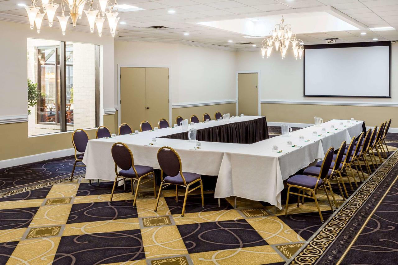 Wyndham Garden Greensboro Dış mekan fotoğraf