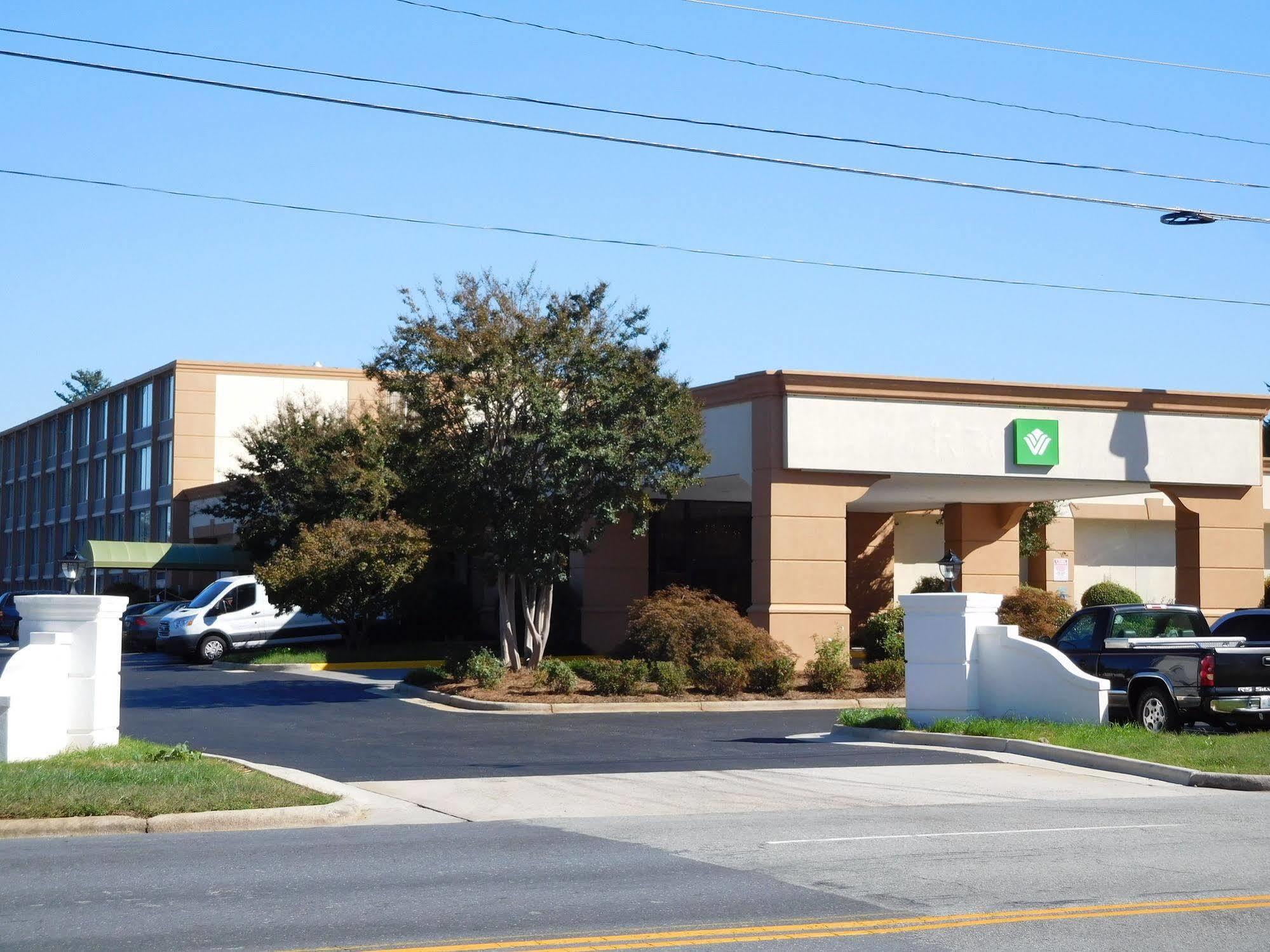 Wyndham Garden Greensboro Dış mekan fotoğraf