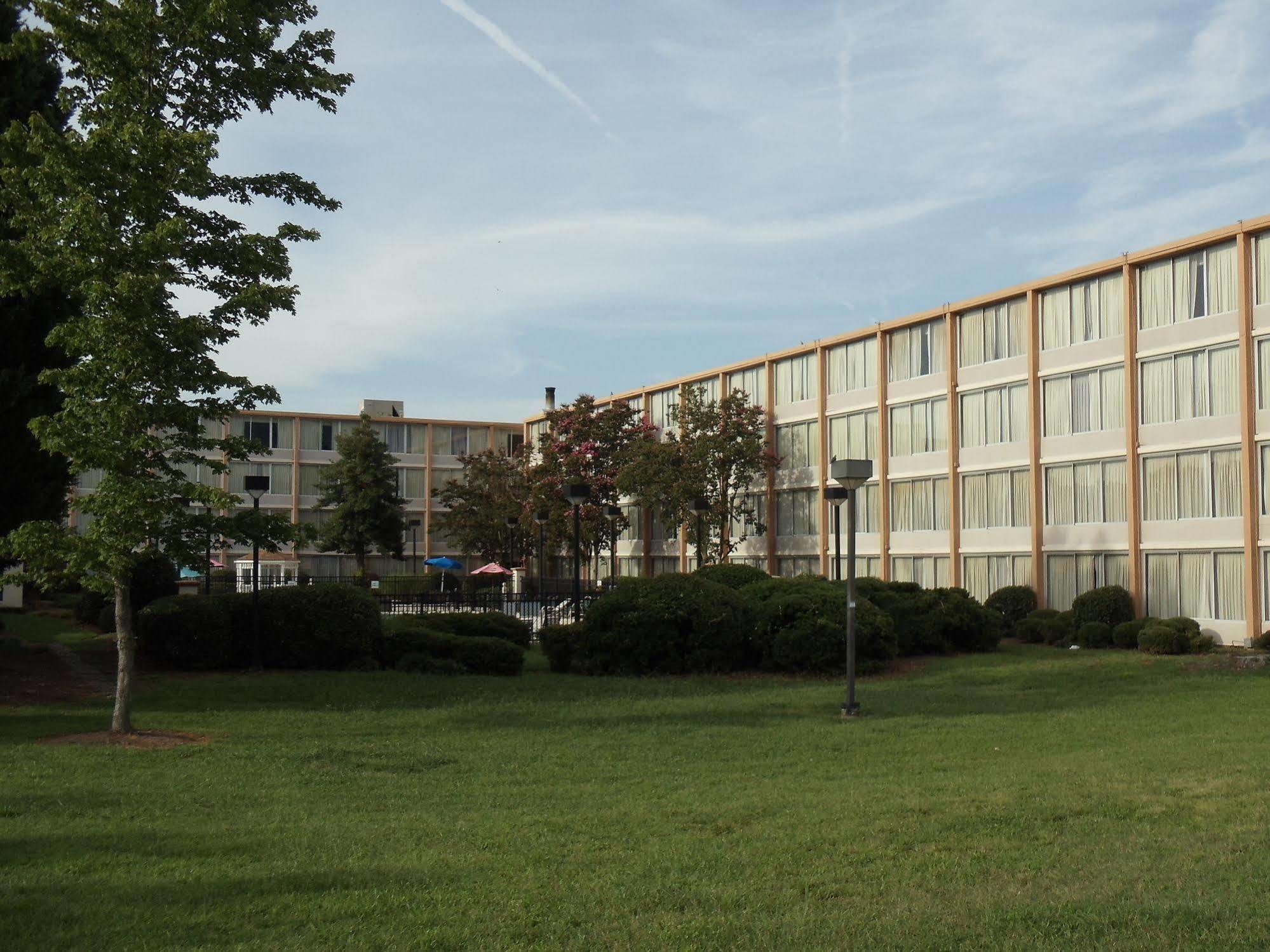 Wyndham Garden Greensboro Dış mekan fotoğraf