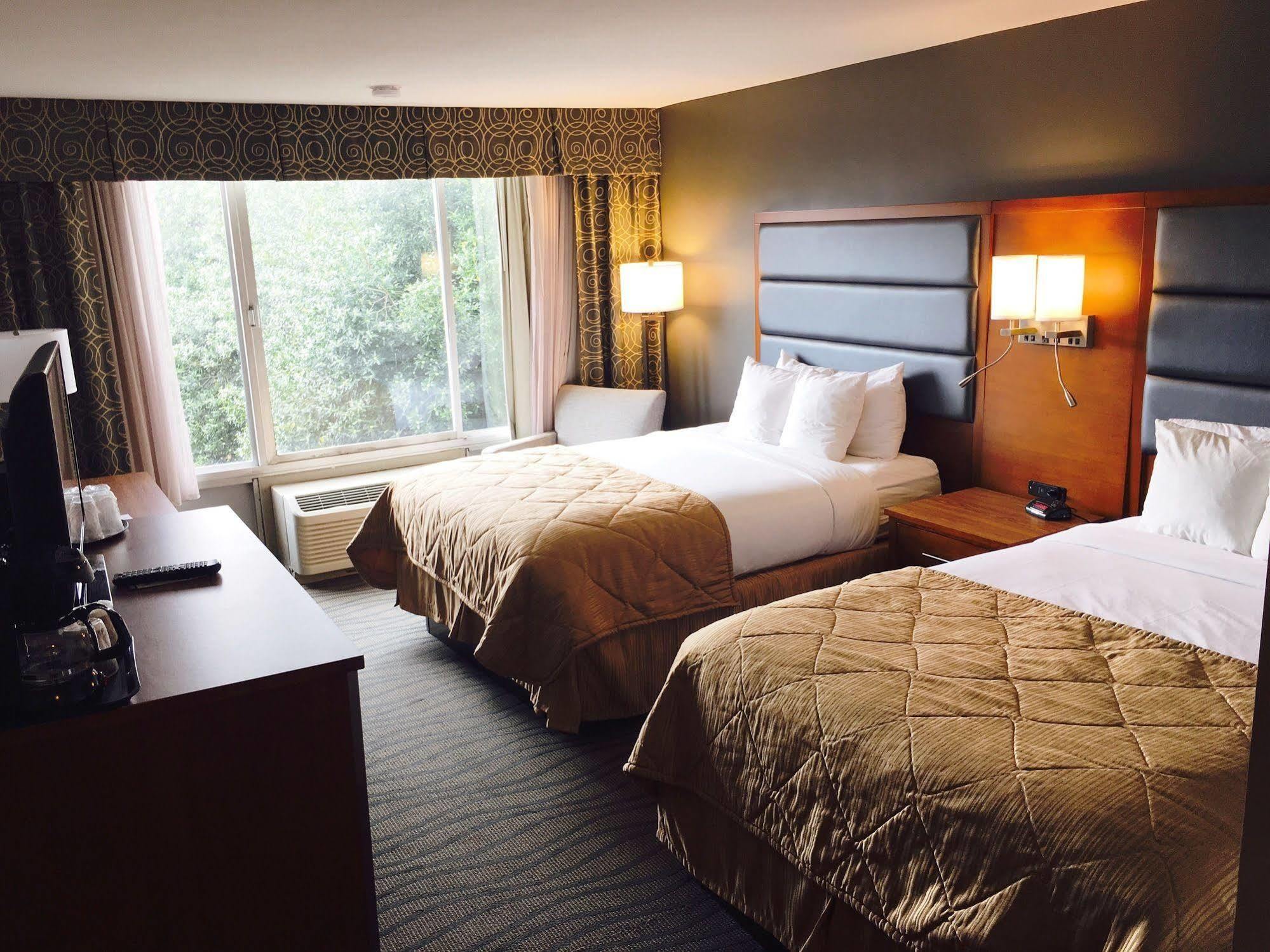 Wyndham Garden Greensboro Dış mekan fotoğraf
