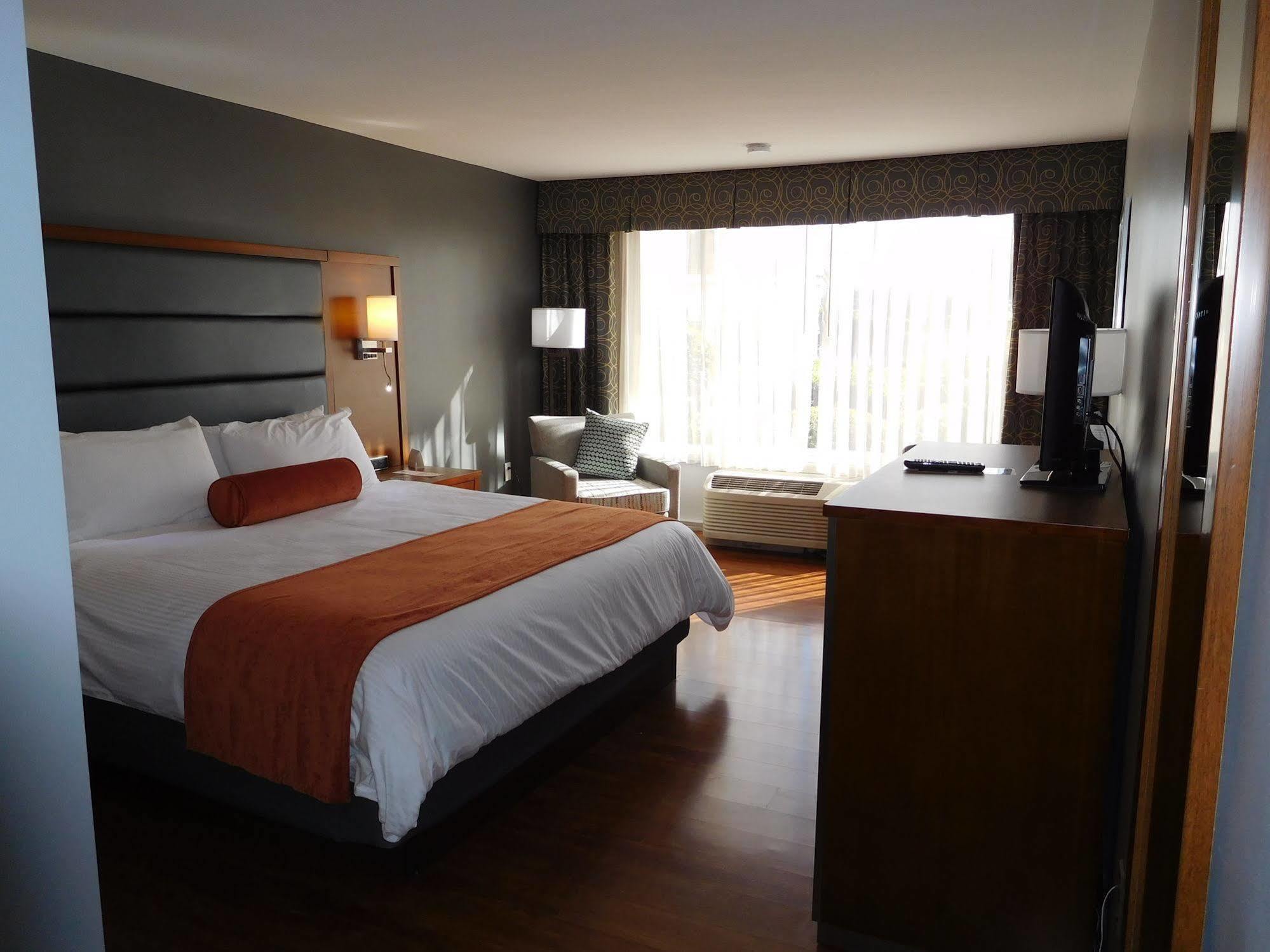 Wyndham Garden Greensboro Dış mekan fotoğraf