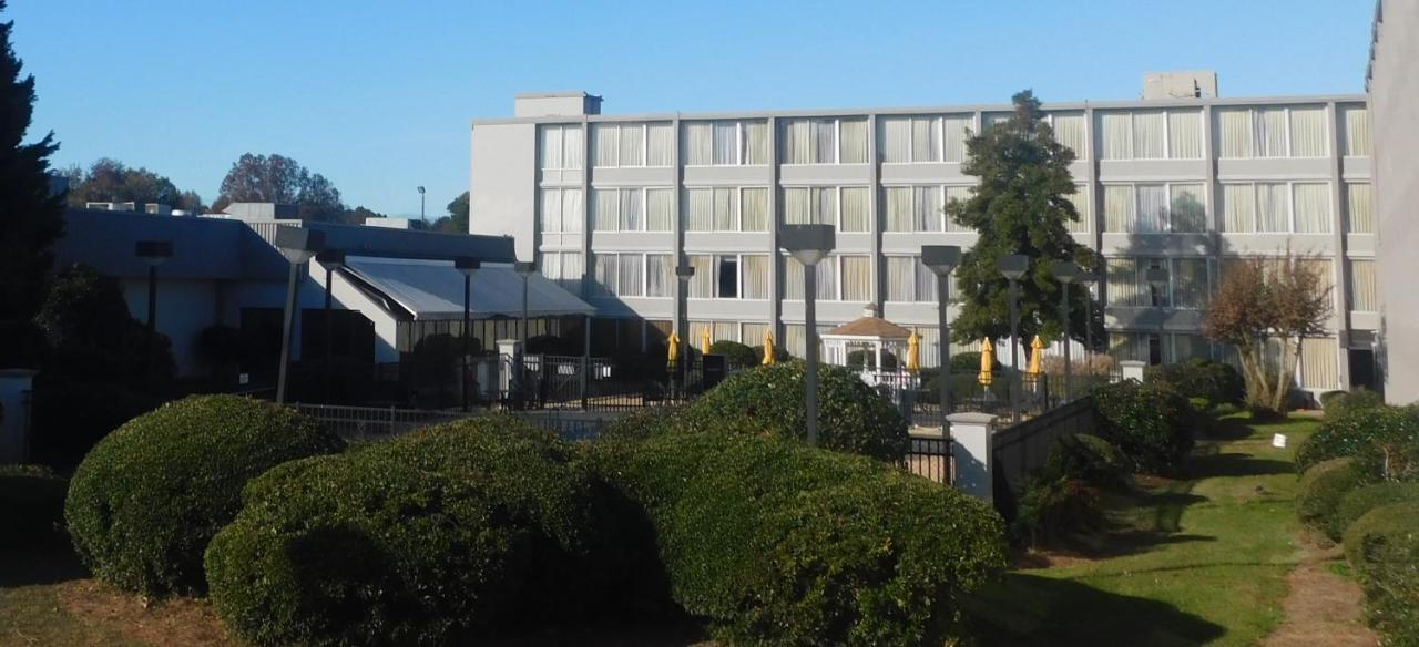 Wyndham Garden Greensboro Dış mekan fotoğraf